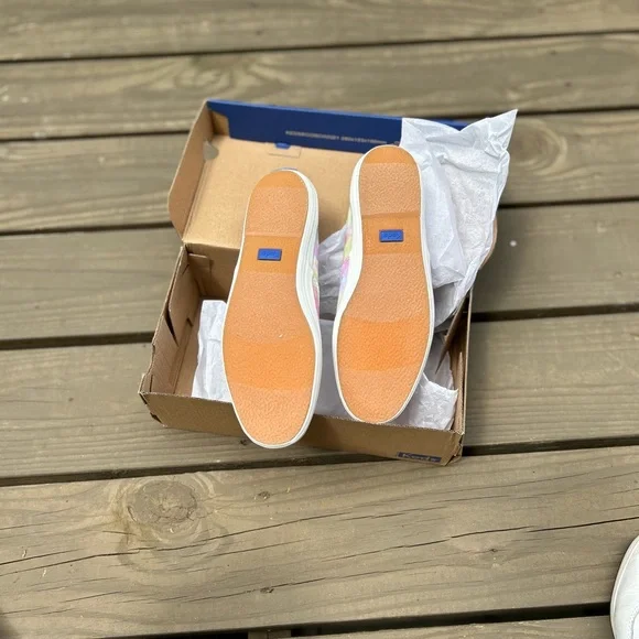 Keds NWT women’s canvas Chillax Tie dye sneakers - Picture 5 of 5